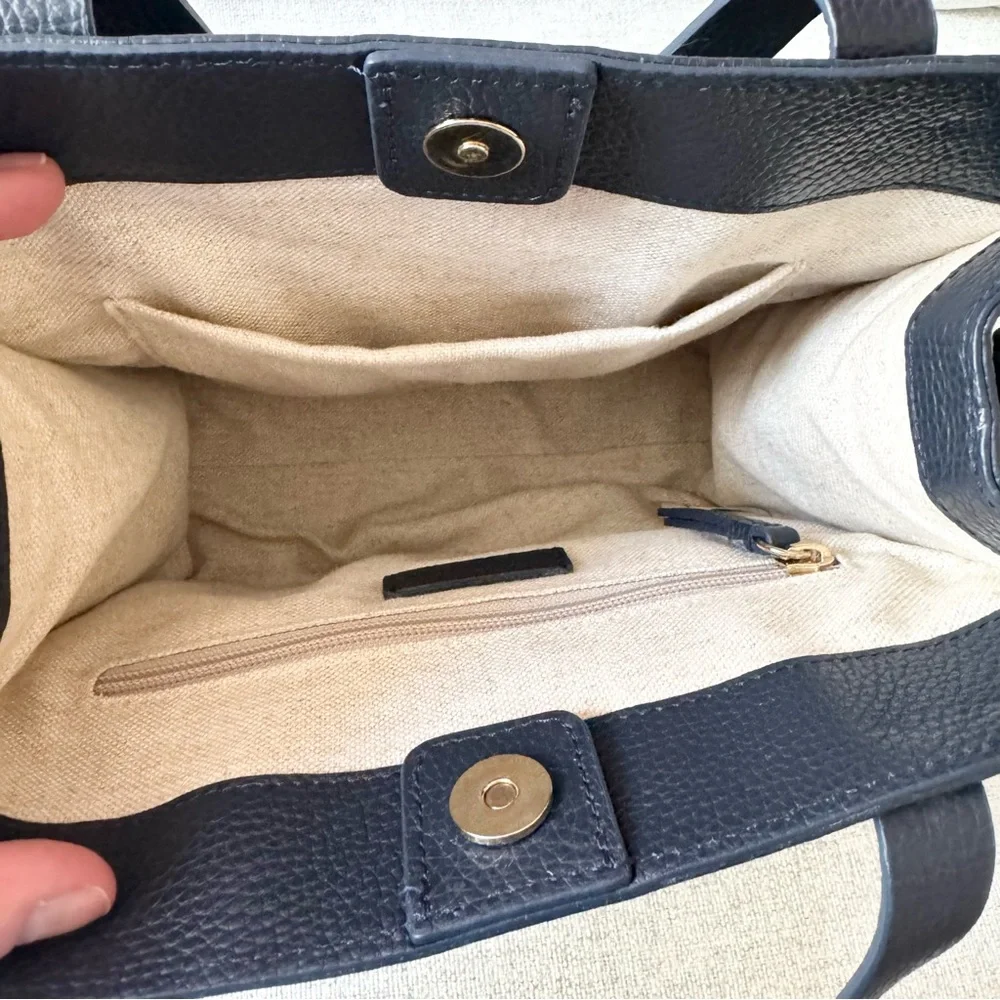 Mark & Graham Essential Leather Tote Navy Monogram MEZ - Picture 9 of 12